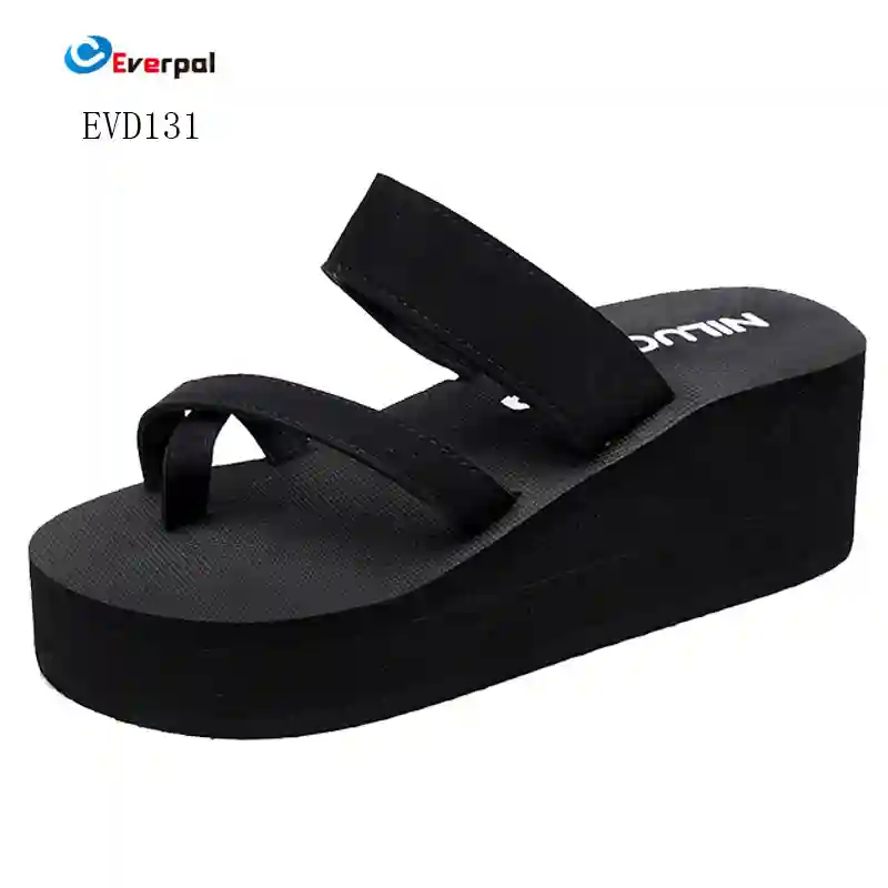 ເກີບແຕະ Flip Flops ຂອງແມ່ຍິງກາຍເປັນທ່າອ່ຽງໃຫມ່ຂອງເກີບເກີບແບບທໍາມະດາບໍ?