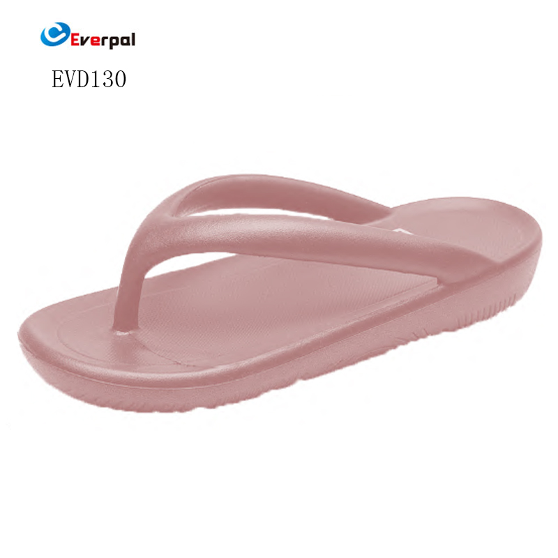 ເປັນຫຍັງເກີບແຕະ Flip Flops ຂອງຜູ້ຍິງຈຶ່ງເປັນທີ່ນິຍົມໃນສະລອຍນ້ຳ ແລະສະພາບແວດລ້ອມສະປາ?